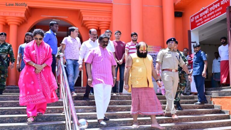 Hemant Soren Offers Prayers at Ram Janki Tapovan Temple, Reviews Renovation Work in Ranchi